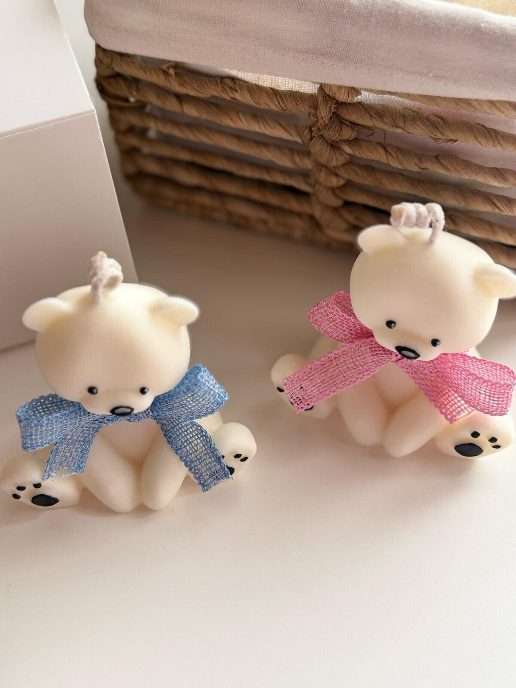 Vela Decorativa Baby Bear – Vela en Forma de Osito con Lacito, Ideal para Regalo