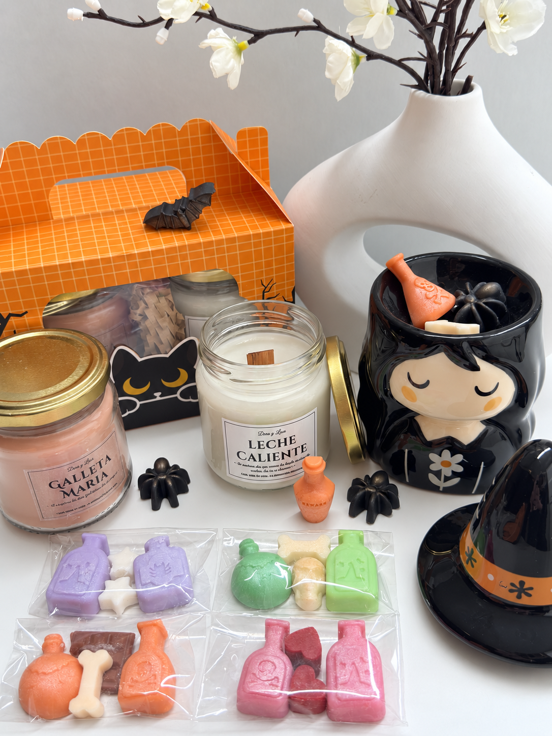 Pack Quemador Bruja + Caja El Ritual de Migas · Pack de dos velas, 4 wax melts y quemador Bruja