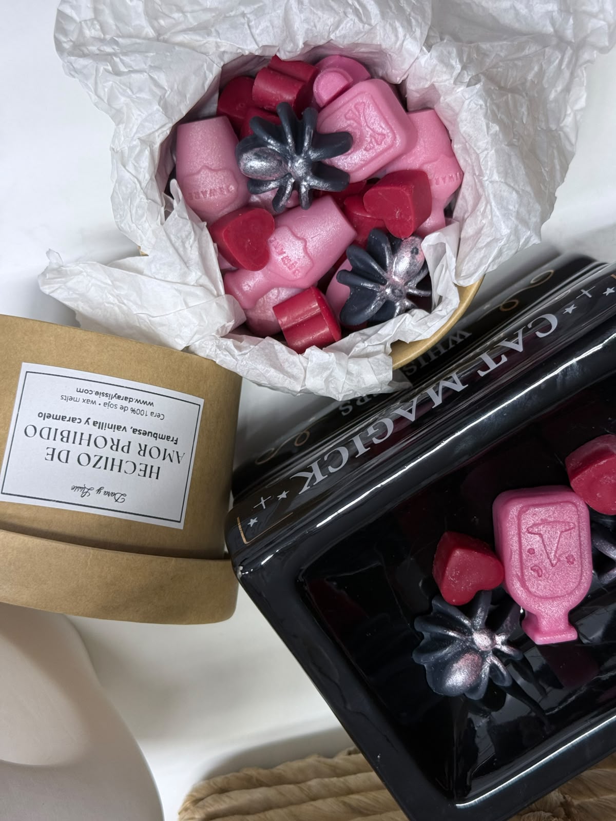 Hechizo de Amor Prohibido · Wax melts de frambuesa, vainilla y caramelo